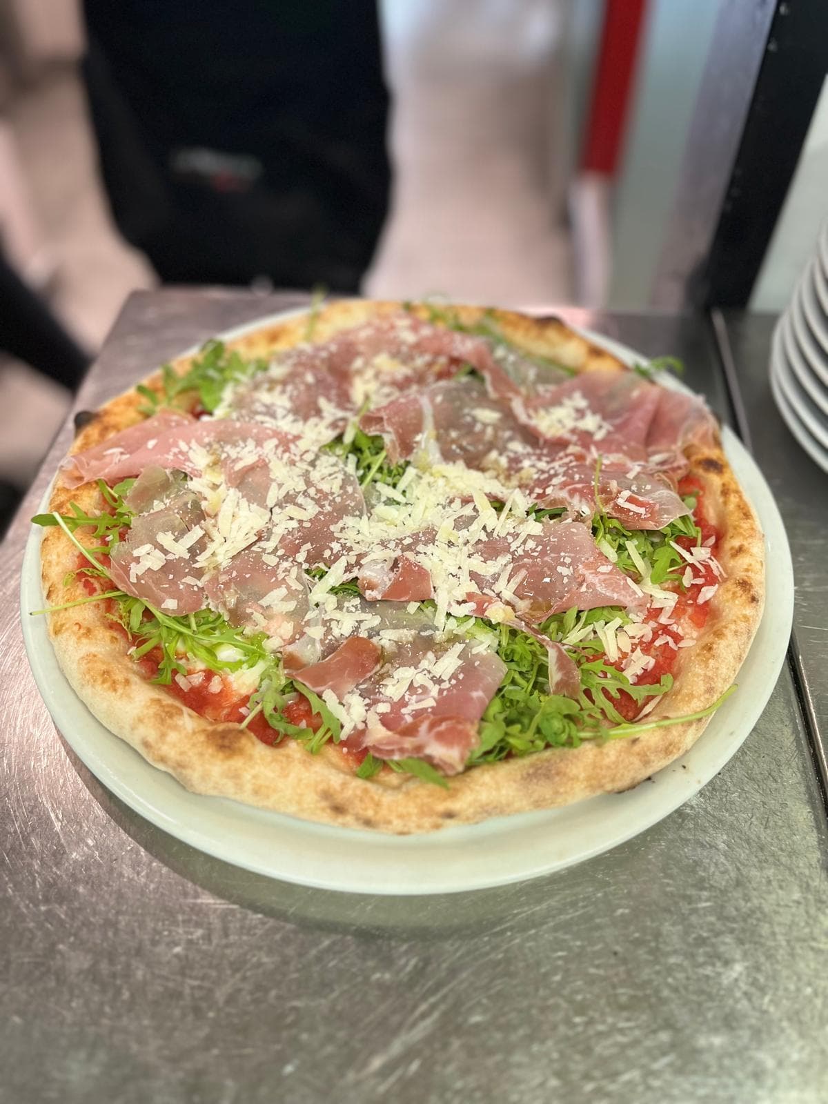 Pizza crudo e rucola
