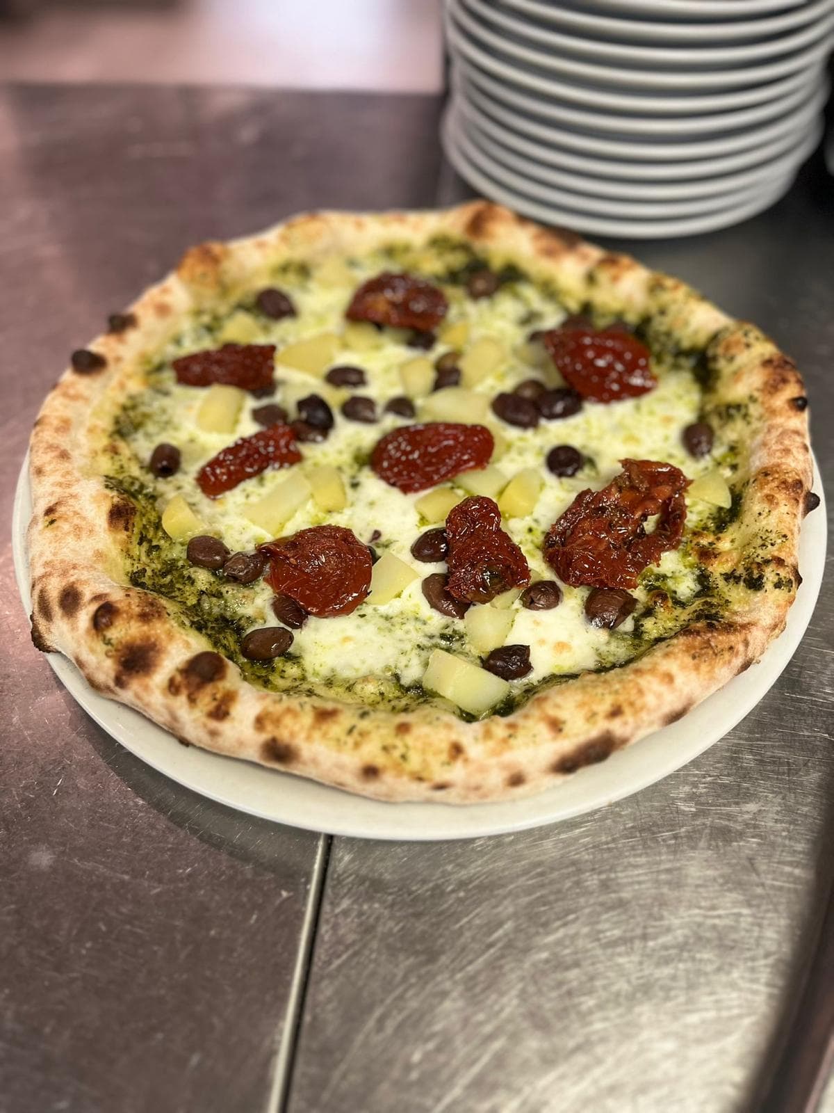 Pizza pesto e olive